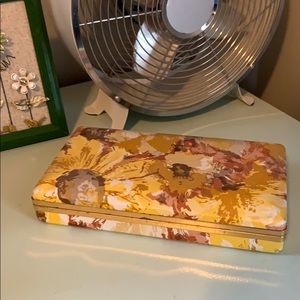 v i n t a g e  jewelry box